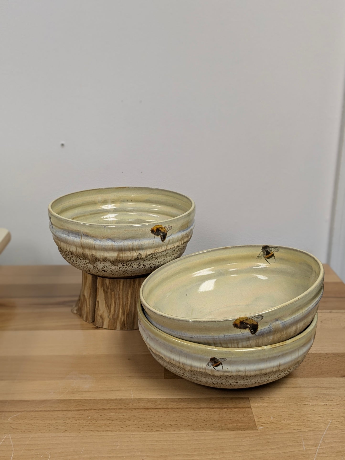 Bee Serving Bowl